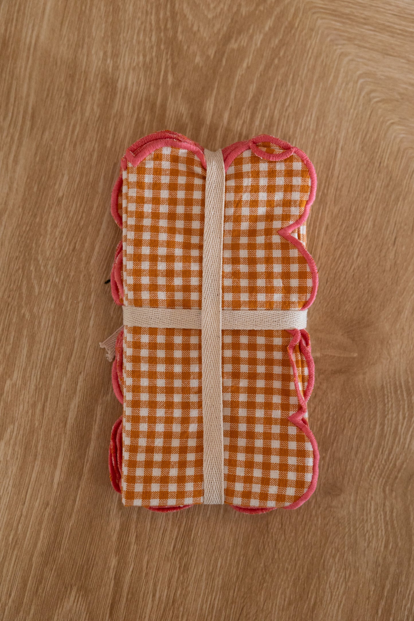 Pink Scalloped Napkins with Stitched Edges, Set of 4