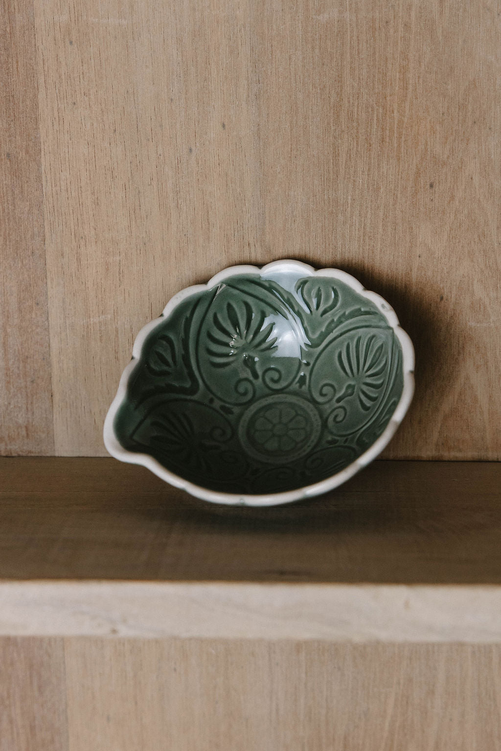 Capri Scalloped Ceremic Dish