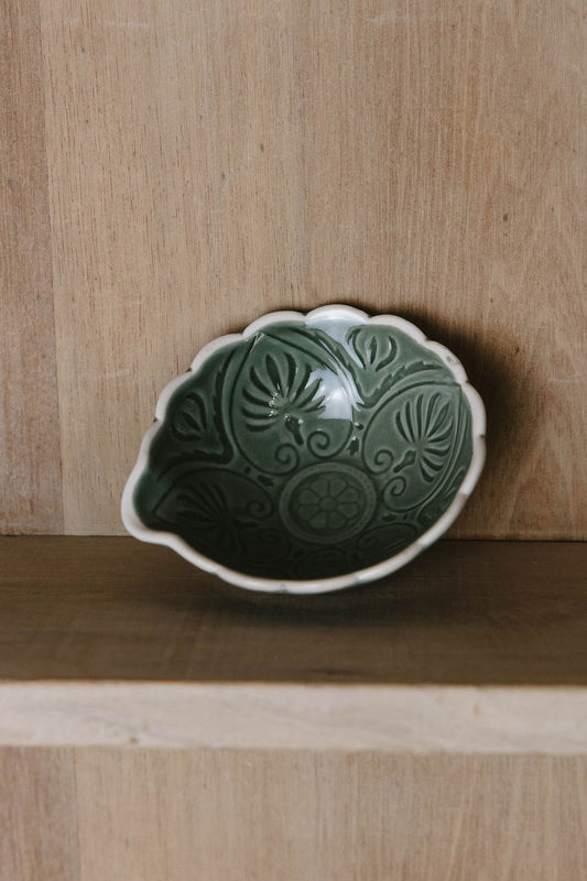 Capri Scalloped Ceremic Dish
