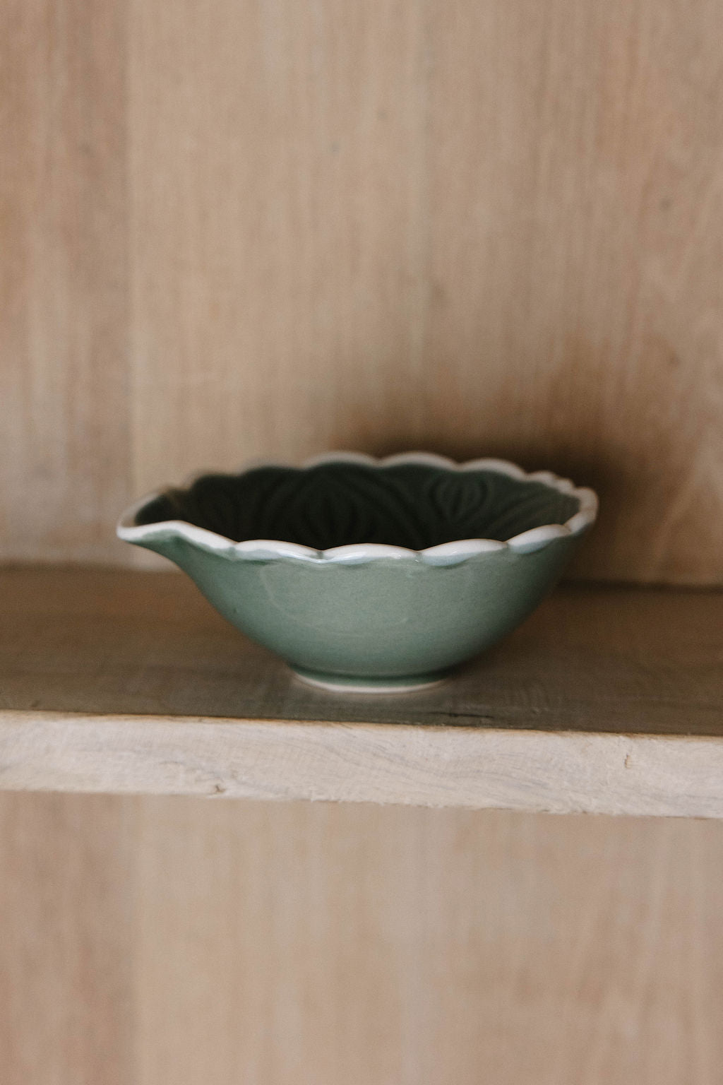 Capri Scalloped Ceremic Dish
