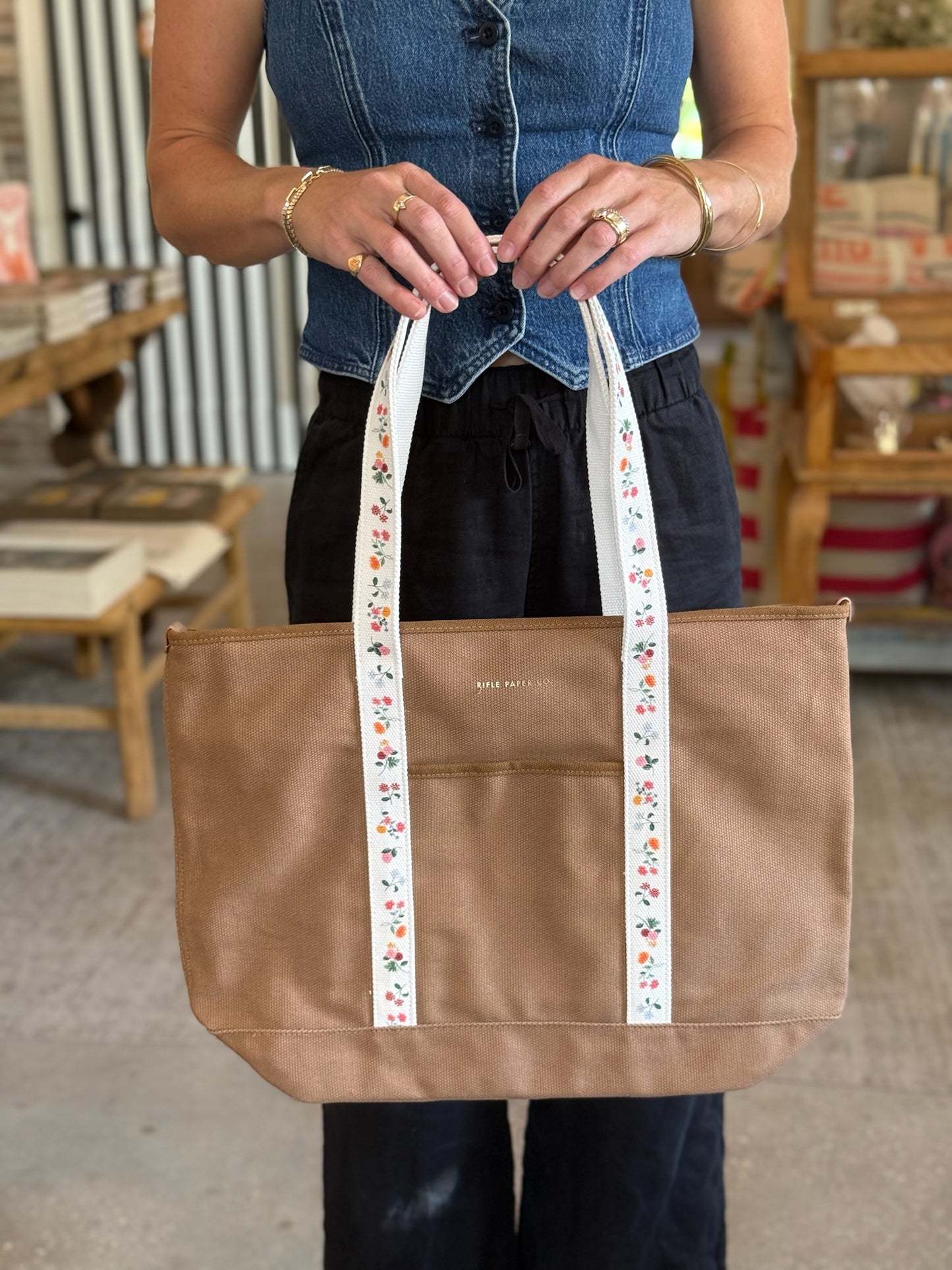 Ditsy Dahlia Carry-All