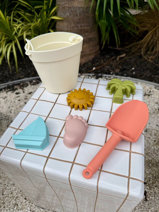 Silicone Beach Bucket and Sand Toys Set