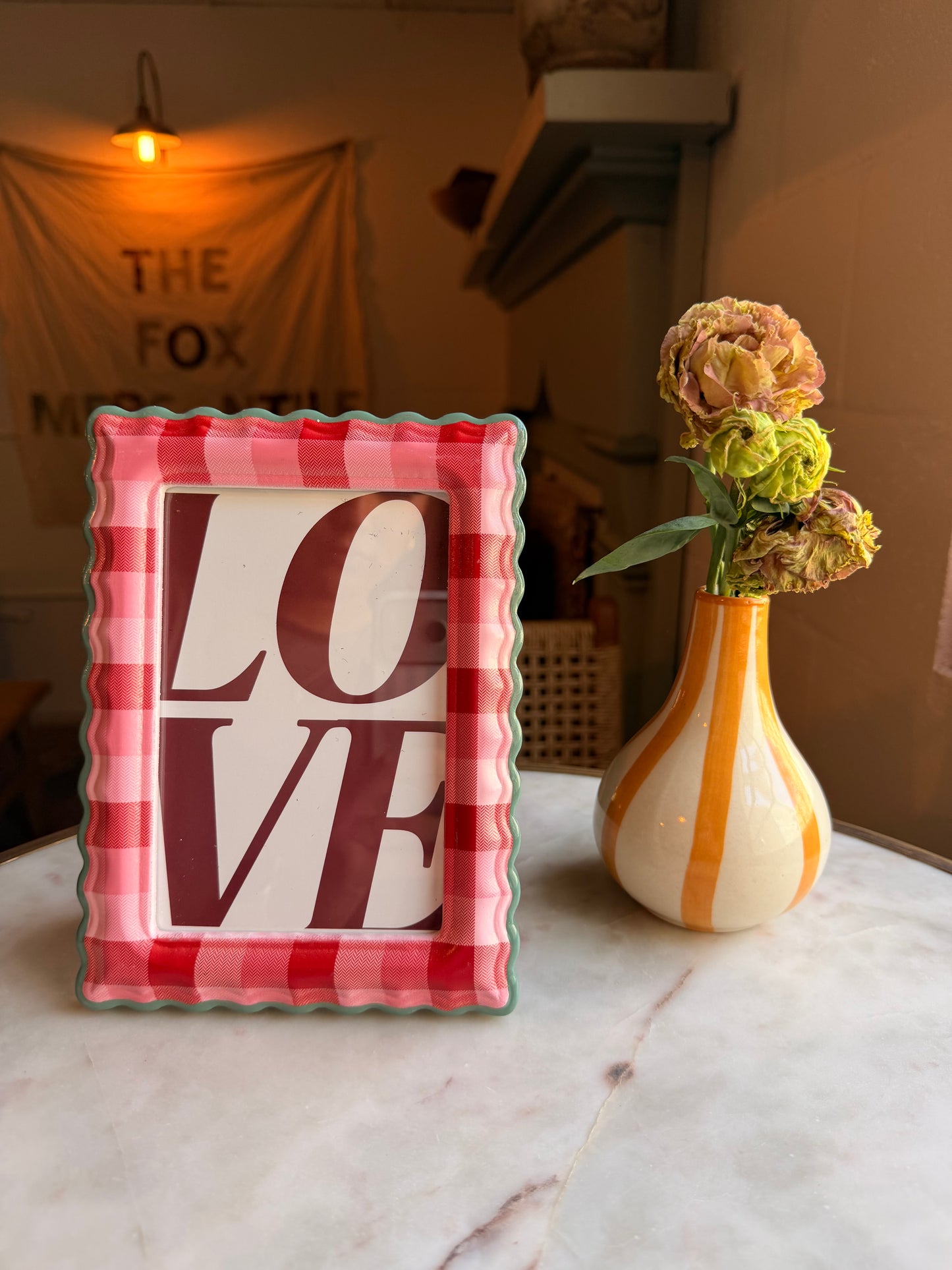 Scalloped Photo Frame Red
